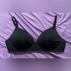 36 DDD Victoria’s Secret lightly lined, wireless, black t-shirt bra